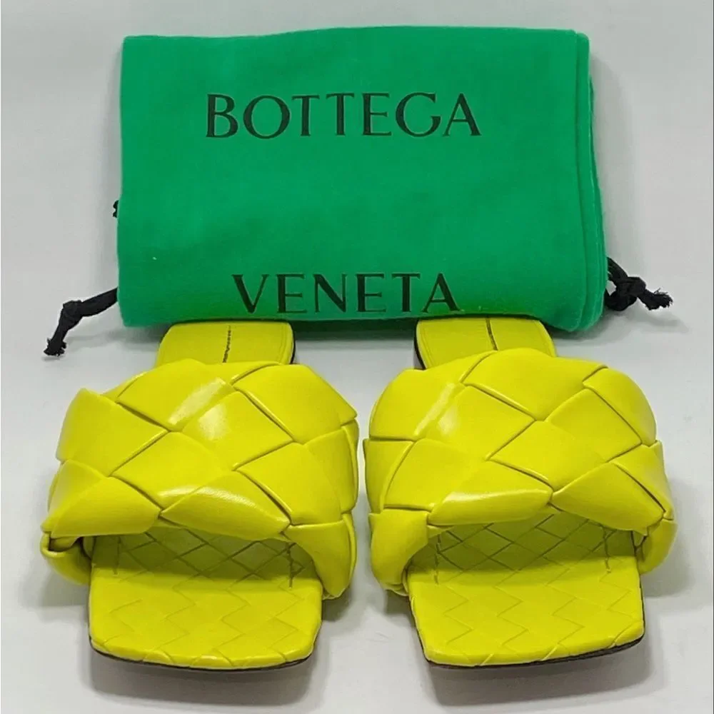Bottega Veneta Lido Flat Leather Sandals